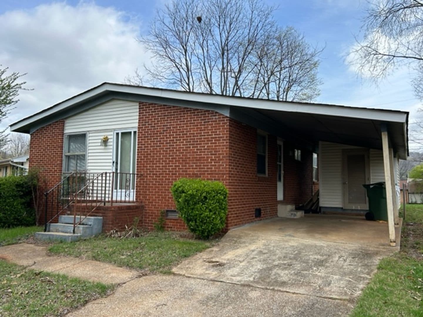 Huntsville House: 613 Royal Oak Dr NW