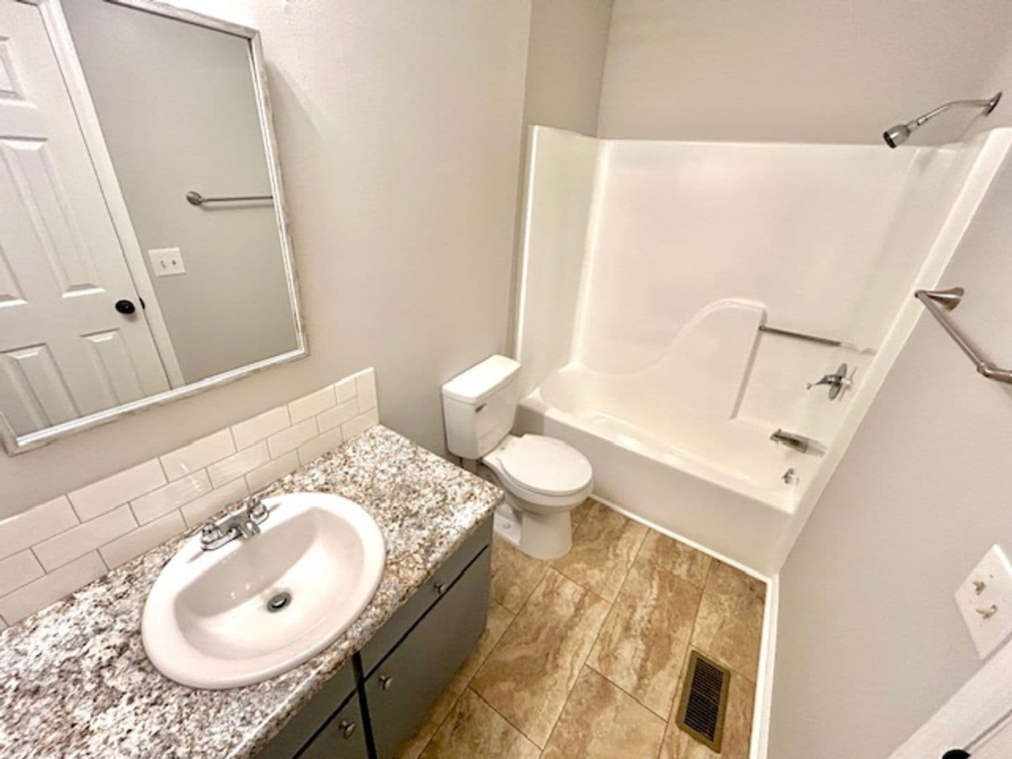 Madison House: 119 Crescent Cir