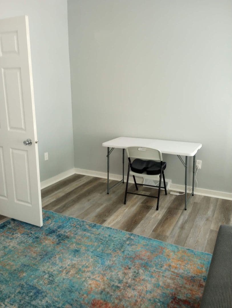 Marinette Apartment: 1344 Oakes St