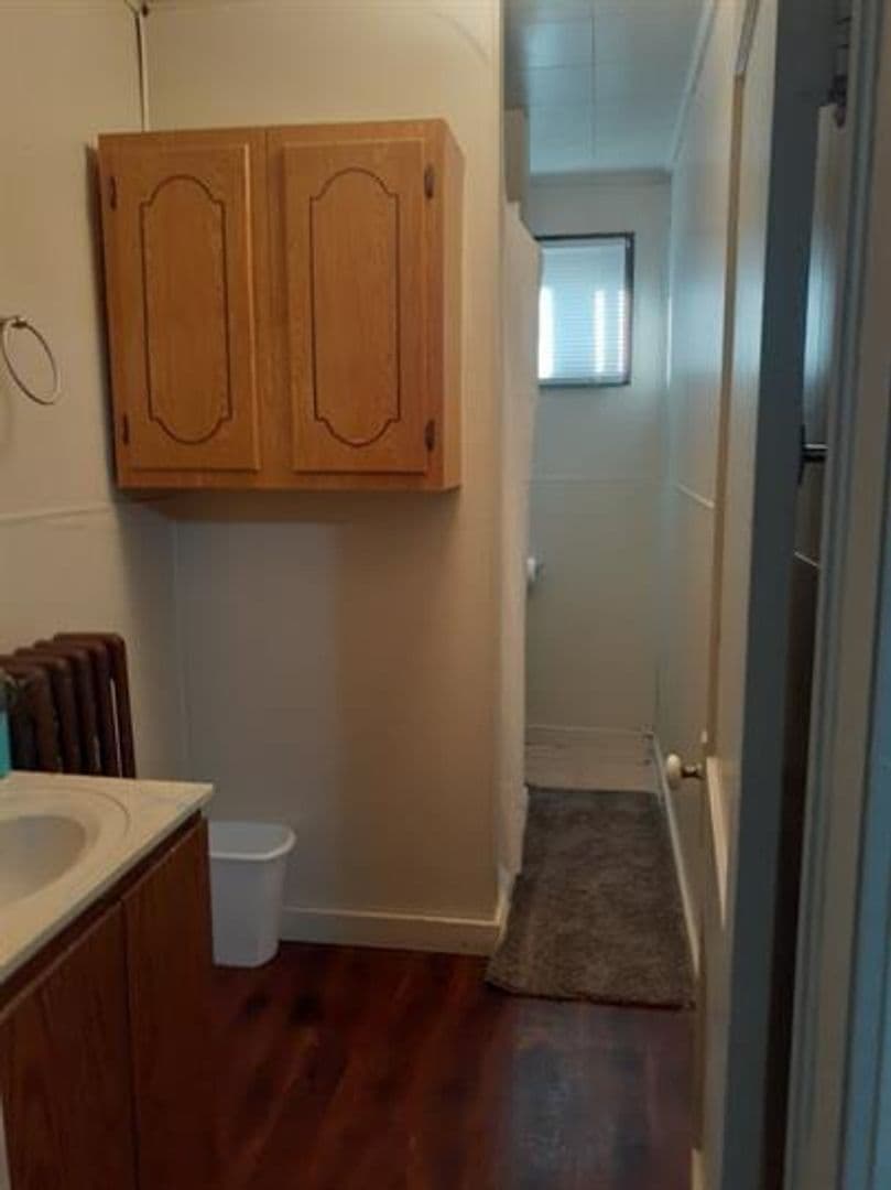 Marinette Apartment: 1007 Main St