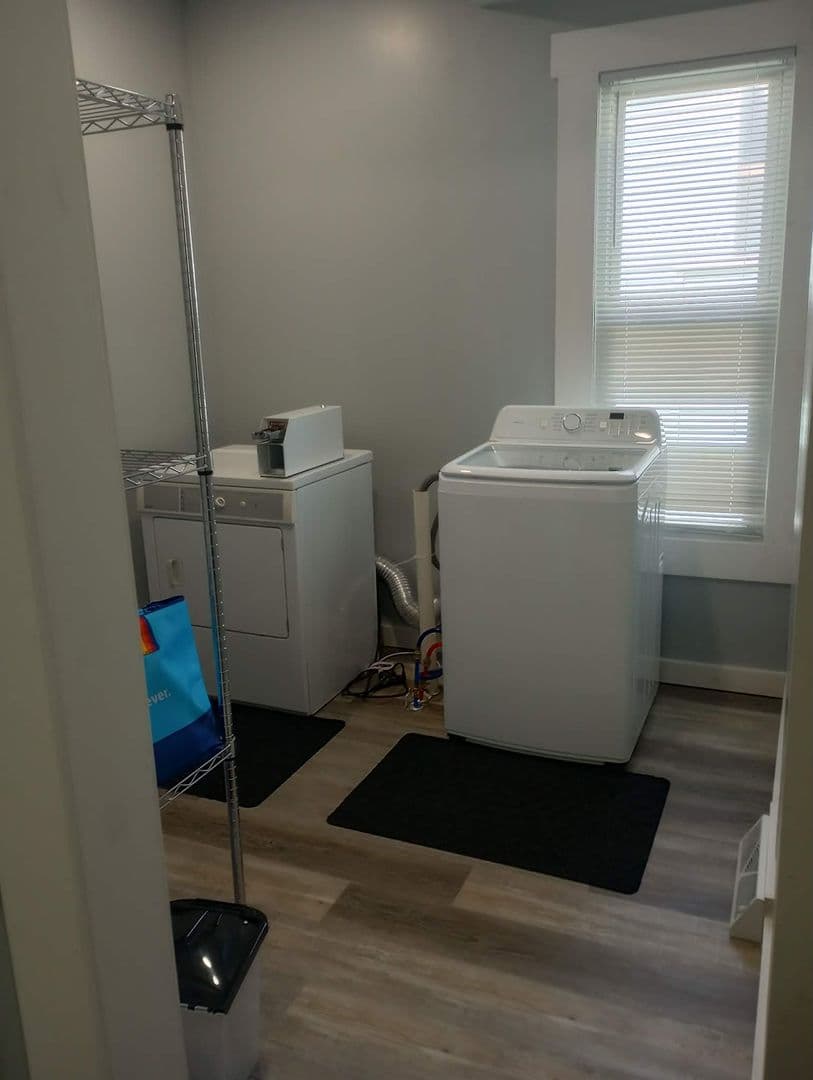 Marinette Apartment: 1344 Oakes St