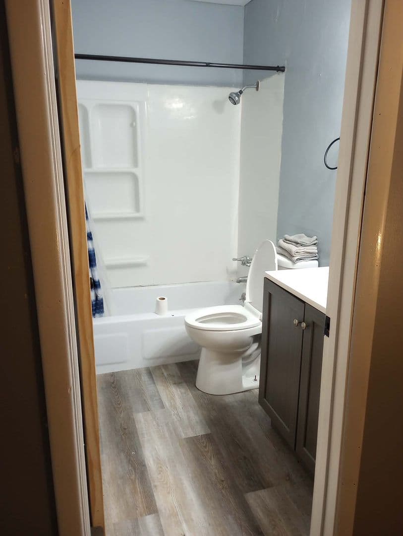 Menominee Apartment: 1005 41st Ave