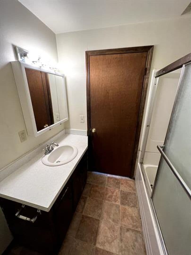 Marinette Apartment: 403 Water St