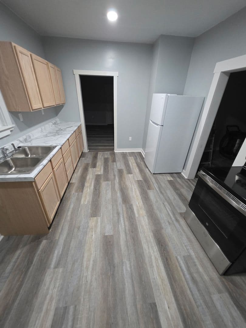 Marinette Apartment: 1344 Oakes St