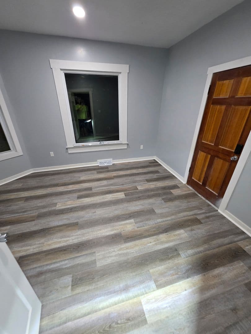 Marinette Apartment: 1344 Oakes St