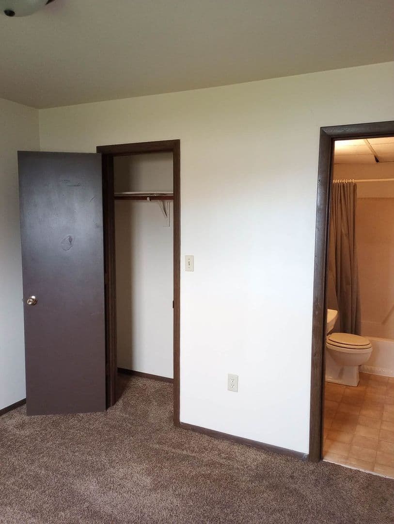 Menominee Apartment: 3625 10th St