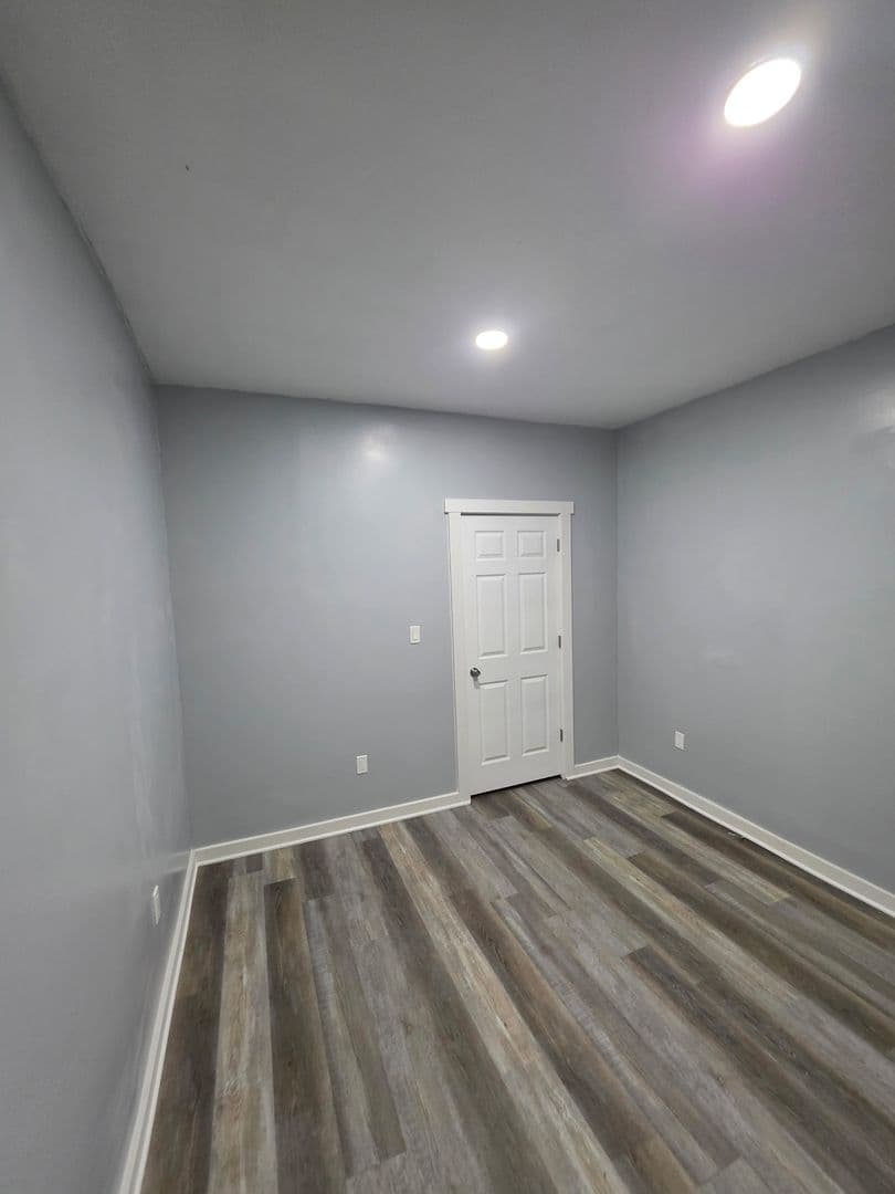 Marinette Apartment: 1344 Oakes St