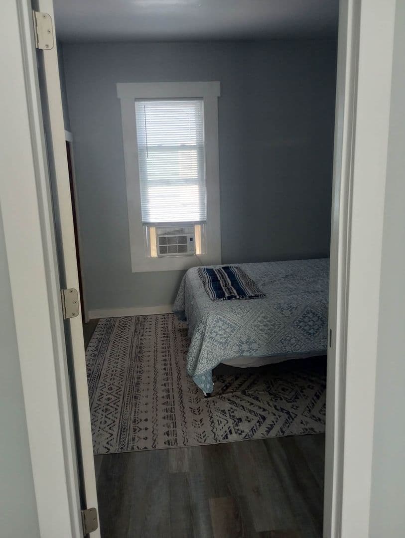 Marinette Apartment: 1344 Oakes St
