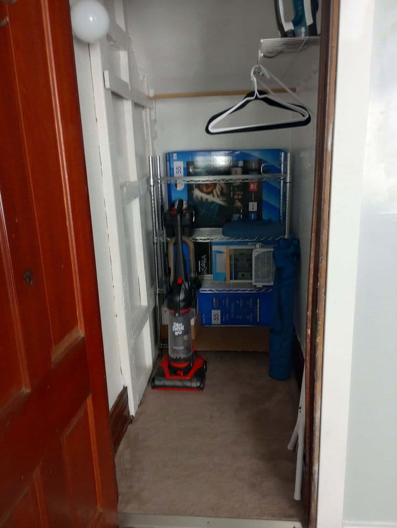 Marinette Apartment: 1344 Oakes St