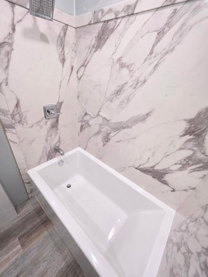 Marinette Apartment: 1344 Oakes St