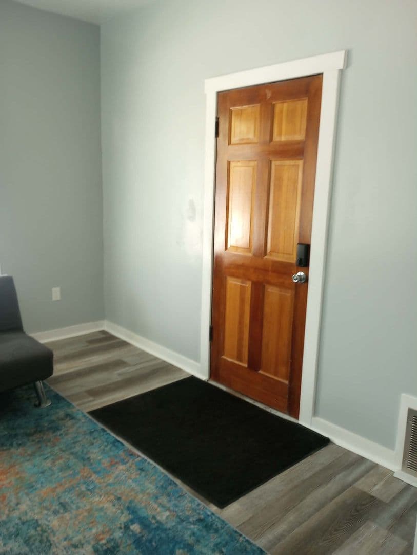 Marinette Apartment: 1344 Oakes St