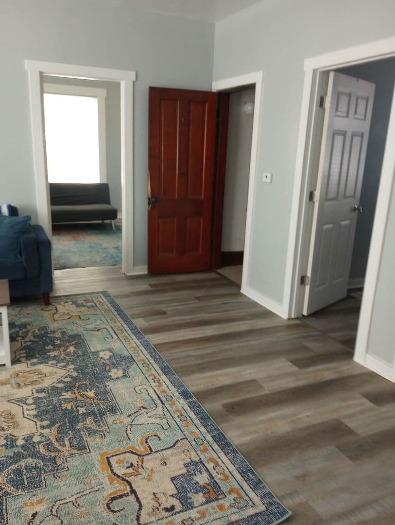 Marinette Apartment: 1344 Oakes St