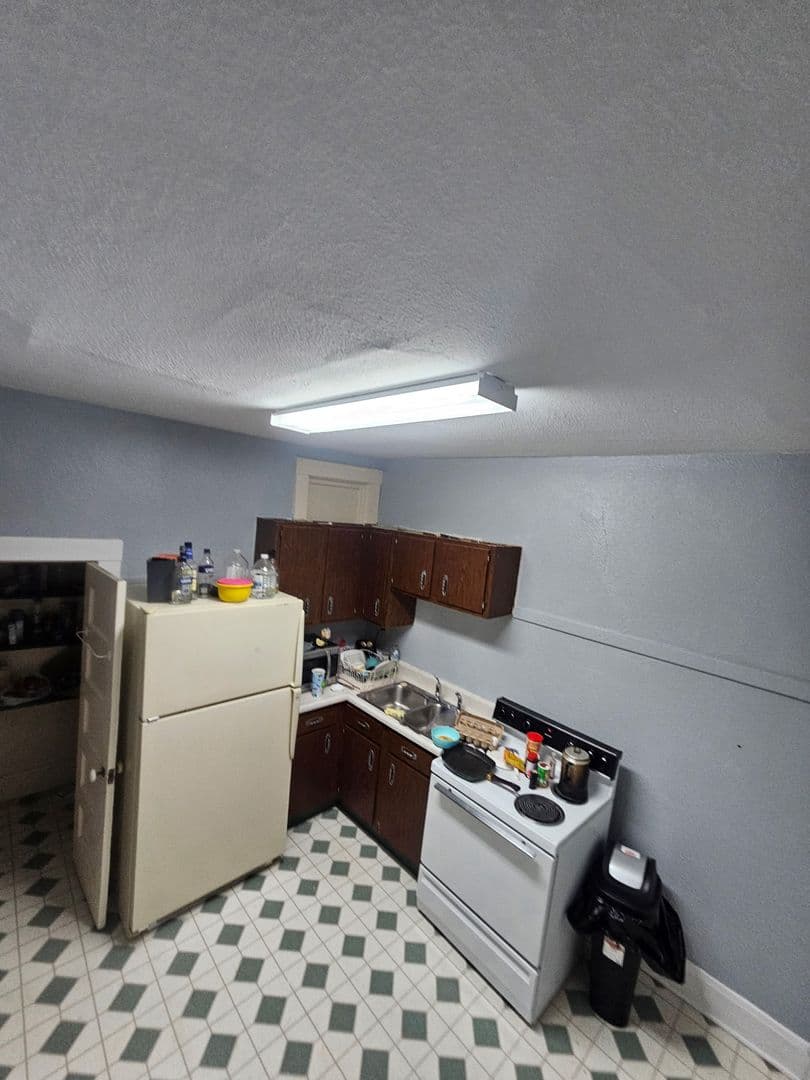 Marinette Apartment: 1372 Merryman St