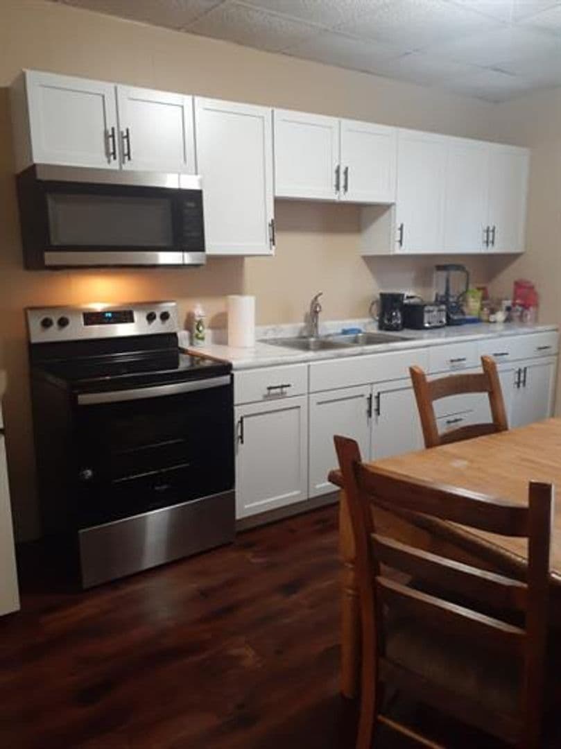Marinette Apartment: 1007 Main St