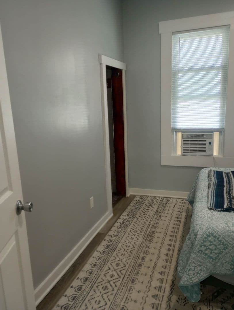 Marinette Apartment: 1344 Oakes St