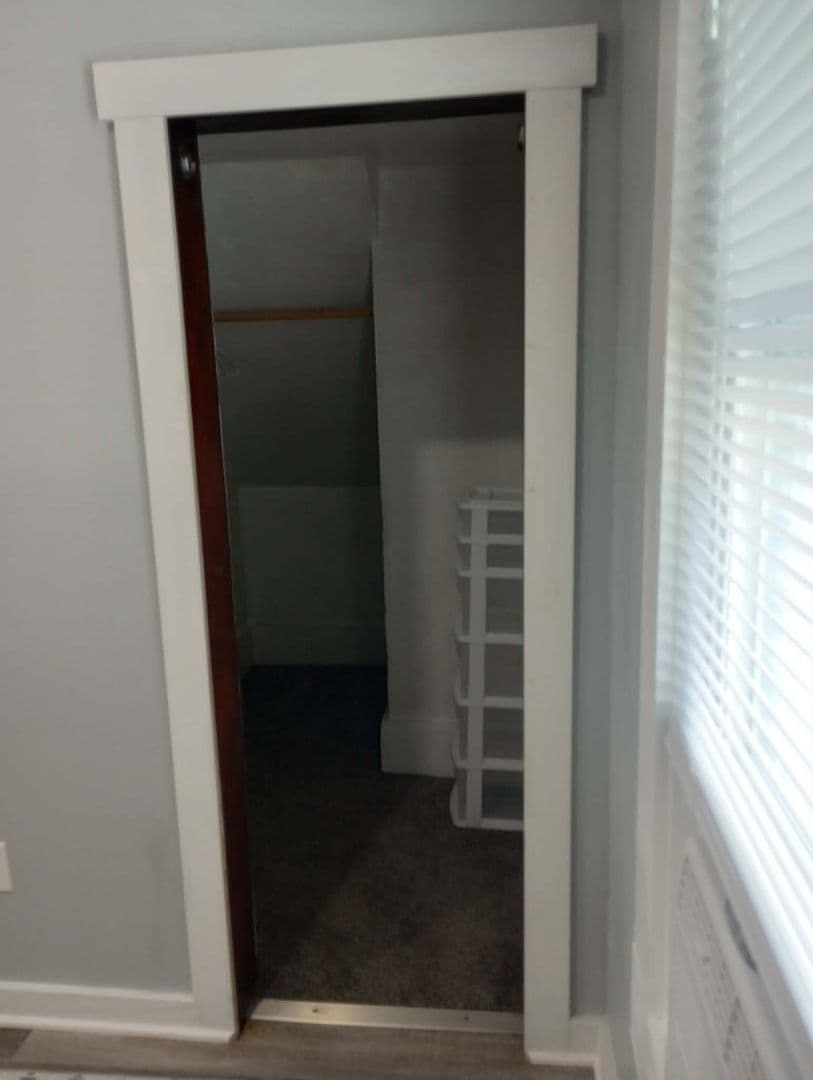 Marinette Apartment: 1344 Oakes St