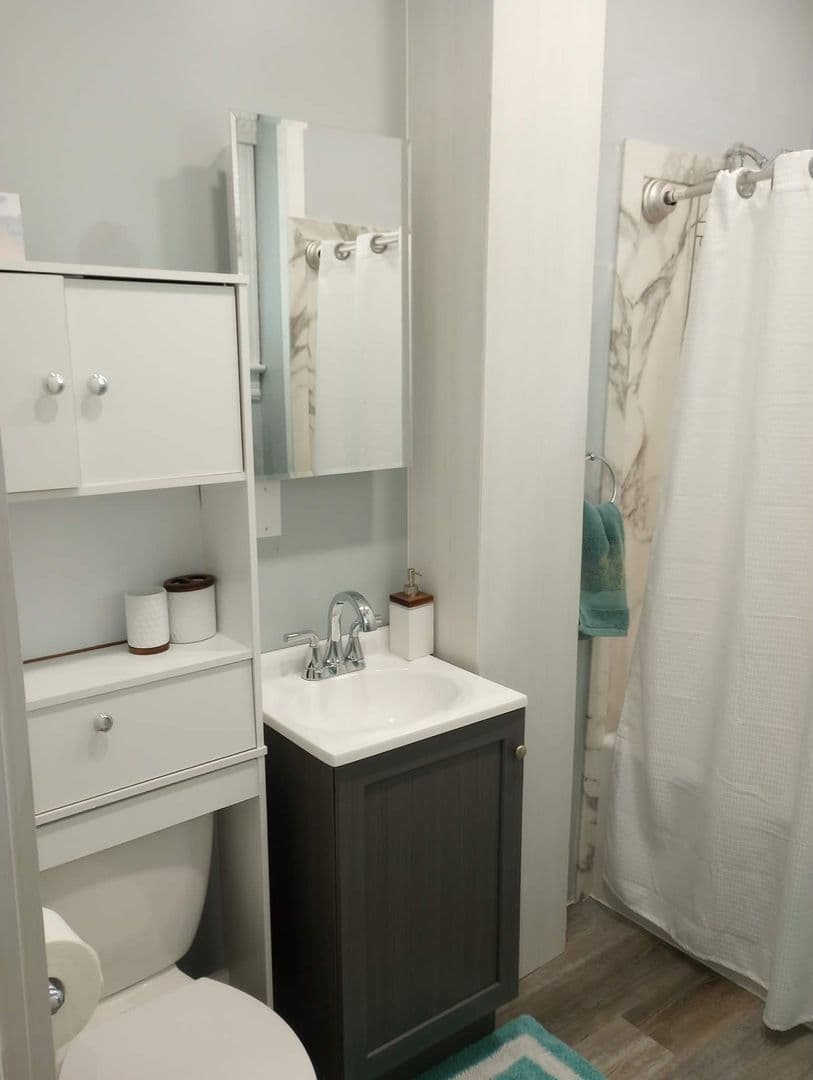 Marinette Apartment: 1344 Oakes St