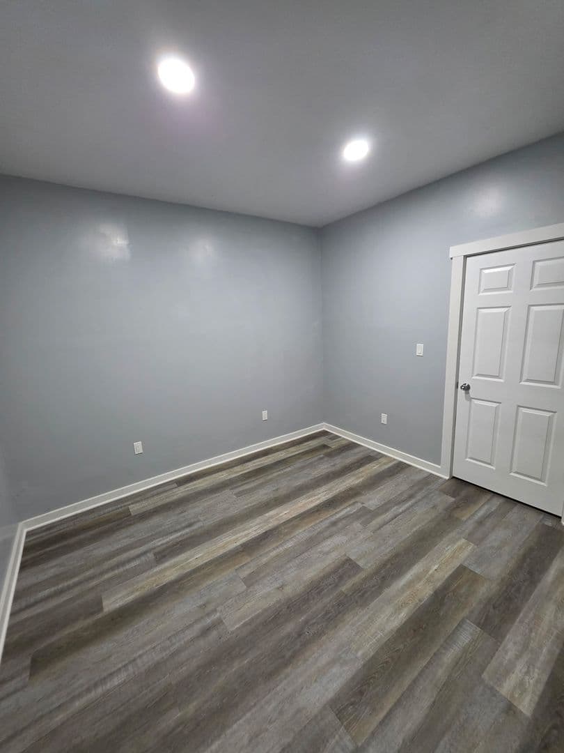 Marinette Apartment: 1344 Oakes St