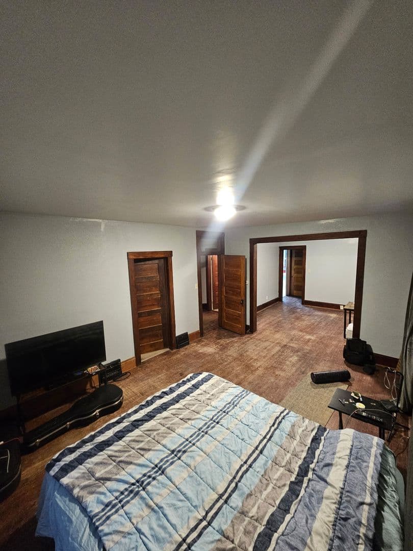 Marinette Apartment: 1372 Merryman St
