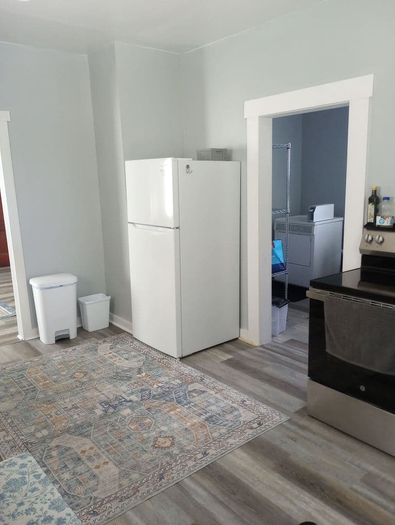 Marinette Apartment: 1344 Oakes St