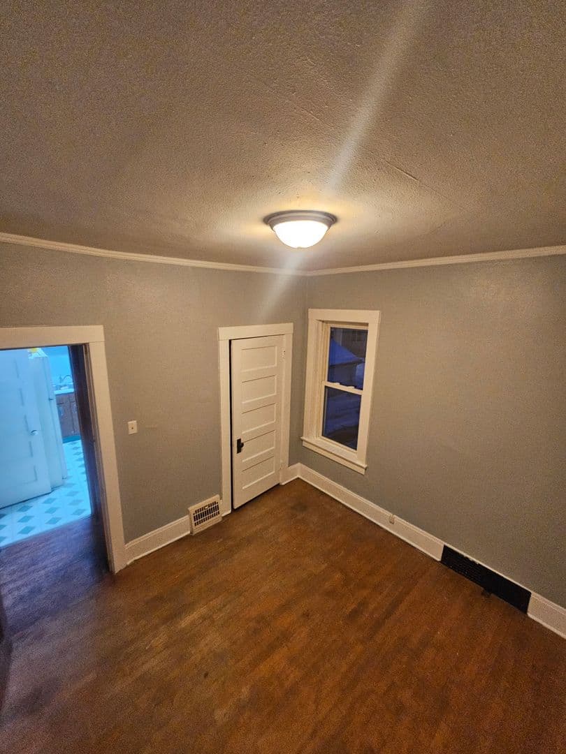 Marinette Apartment: 1372 Merryman St