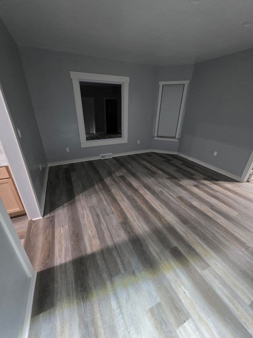 Marinette Apartment: 1344 Oakes St