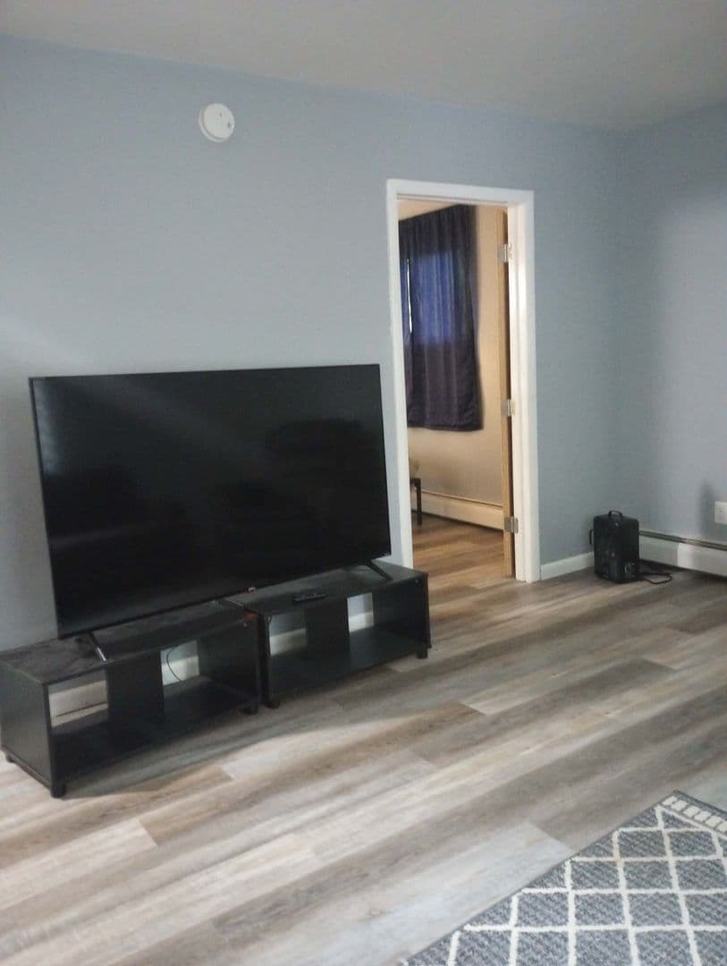 Menominee Apartment: 1005 41st Ave