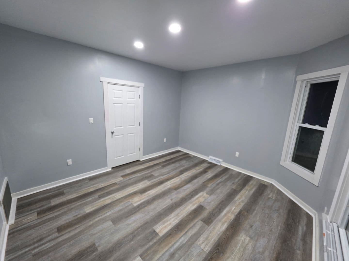 Marinette Apartment: 1344 Oakes St