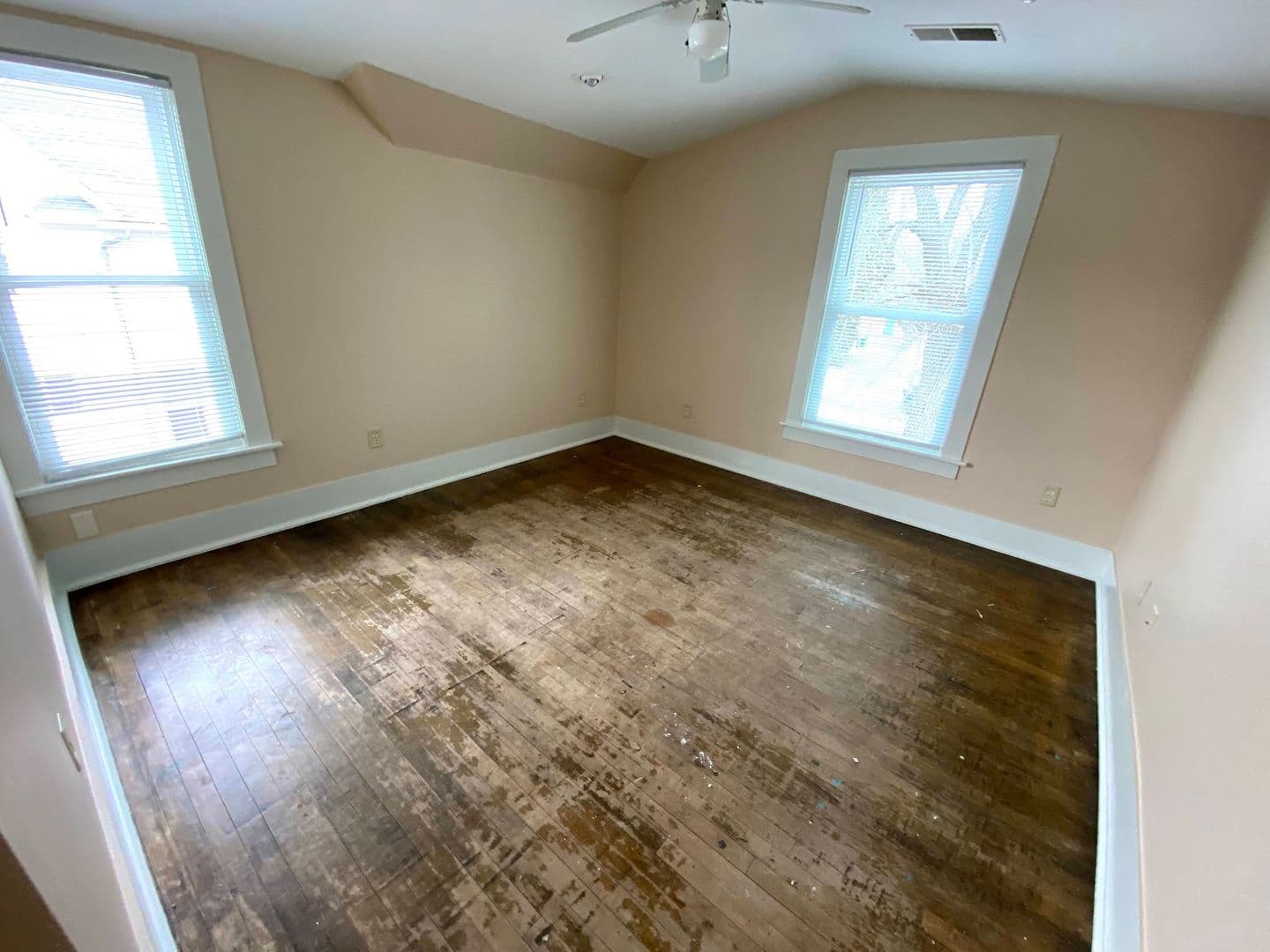 Fort Atkinson Apartment: 305-305 1/2 Monroe Street