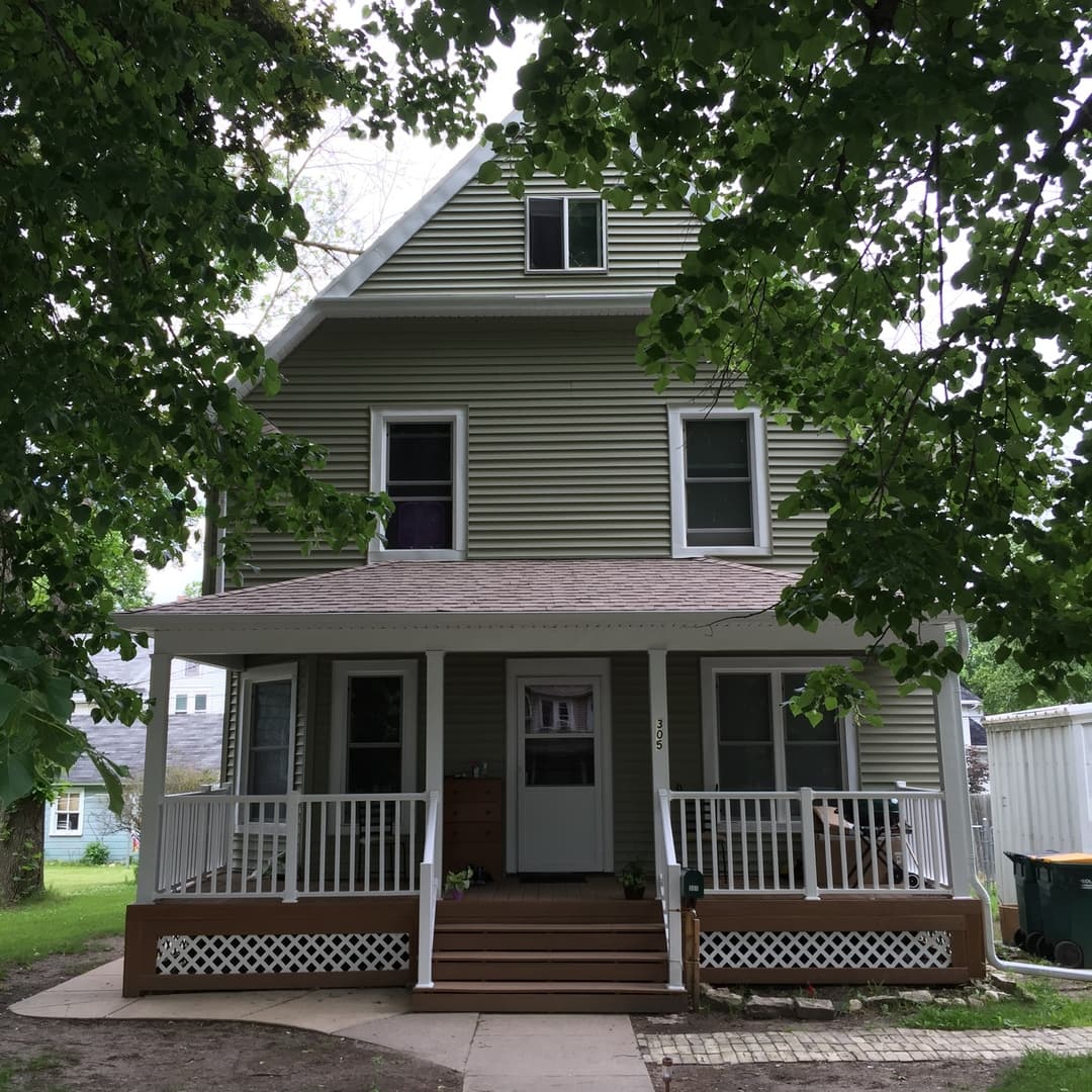 Fort Atkinson Apartment: 305-305 1/2 Monroe Street