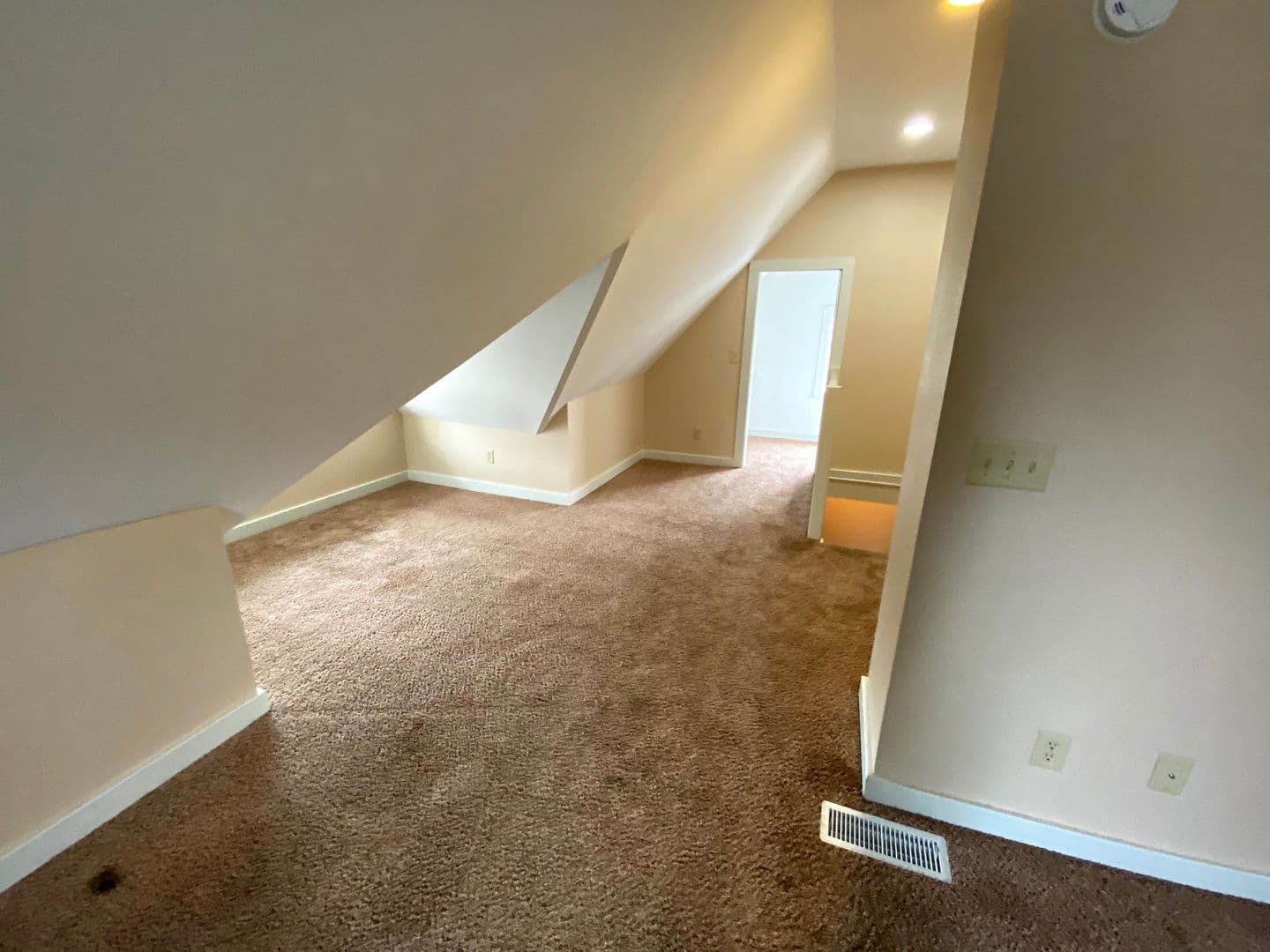 Fort Atkinson Apartment: 305-305 1/2 Monroe Street