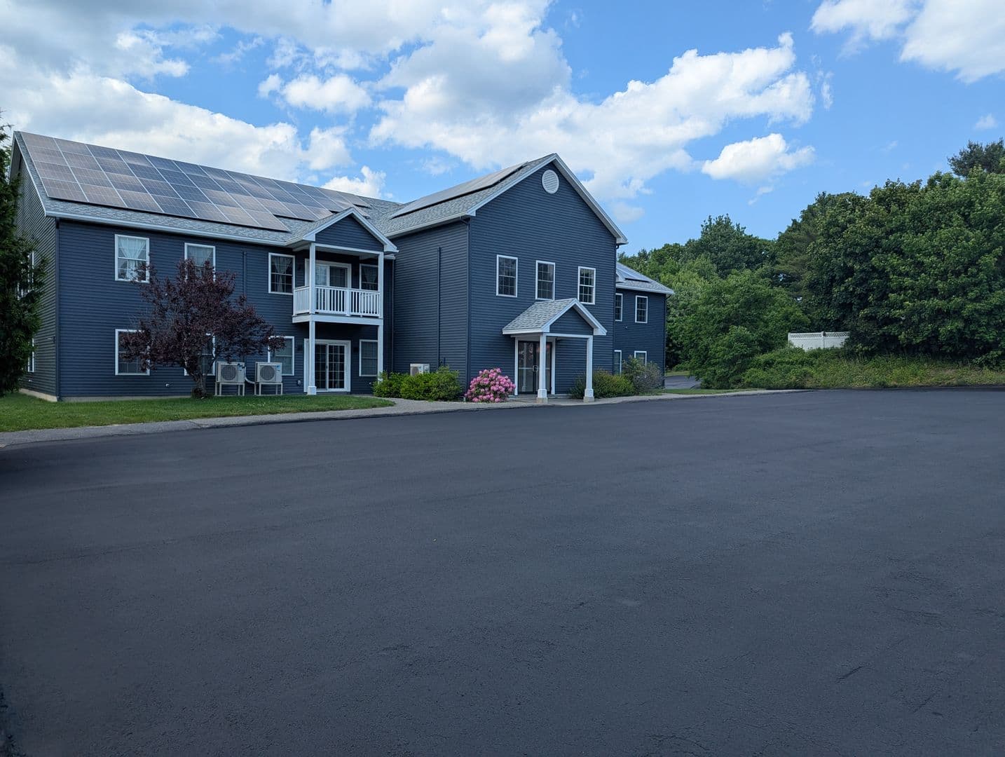 Augusta Apartment: 4 Commonwealth Drive