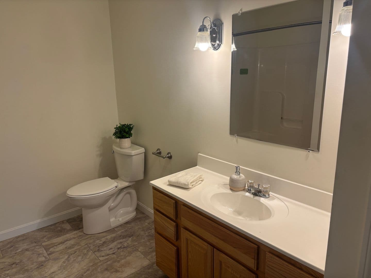 Augusta Apartment: 4 Commonwealth Drive