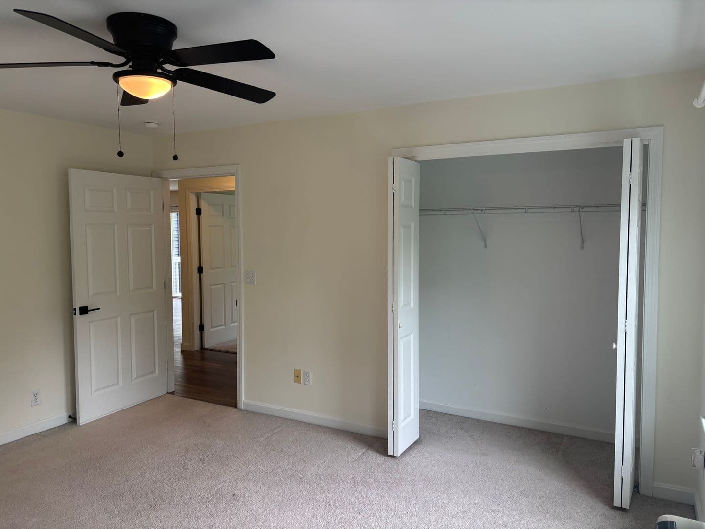 Augusta Apartment: 4 Commonwealth Drive