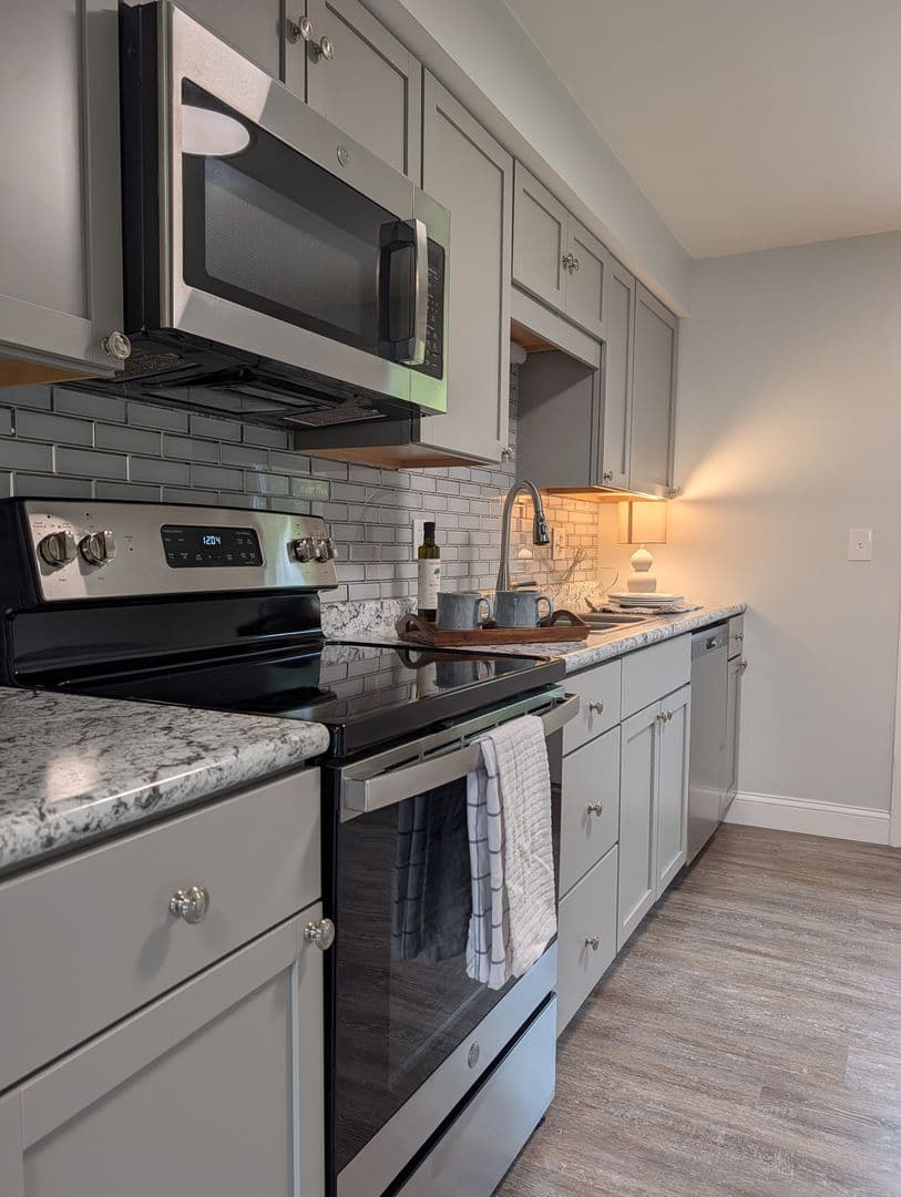 Augusta Apartment: 5-10 Hummingbird Circle