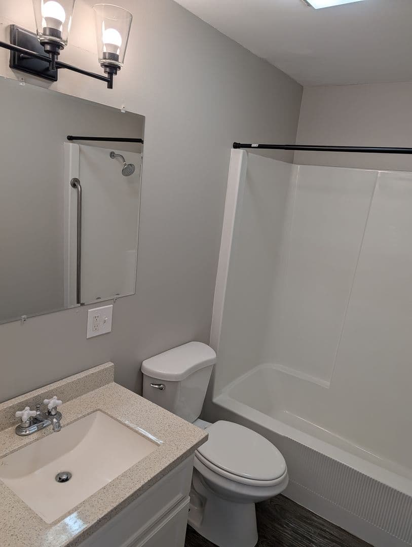 Rockland Apartment: 172 Camden St.