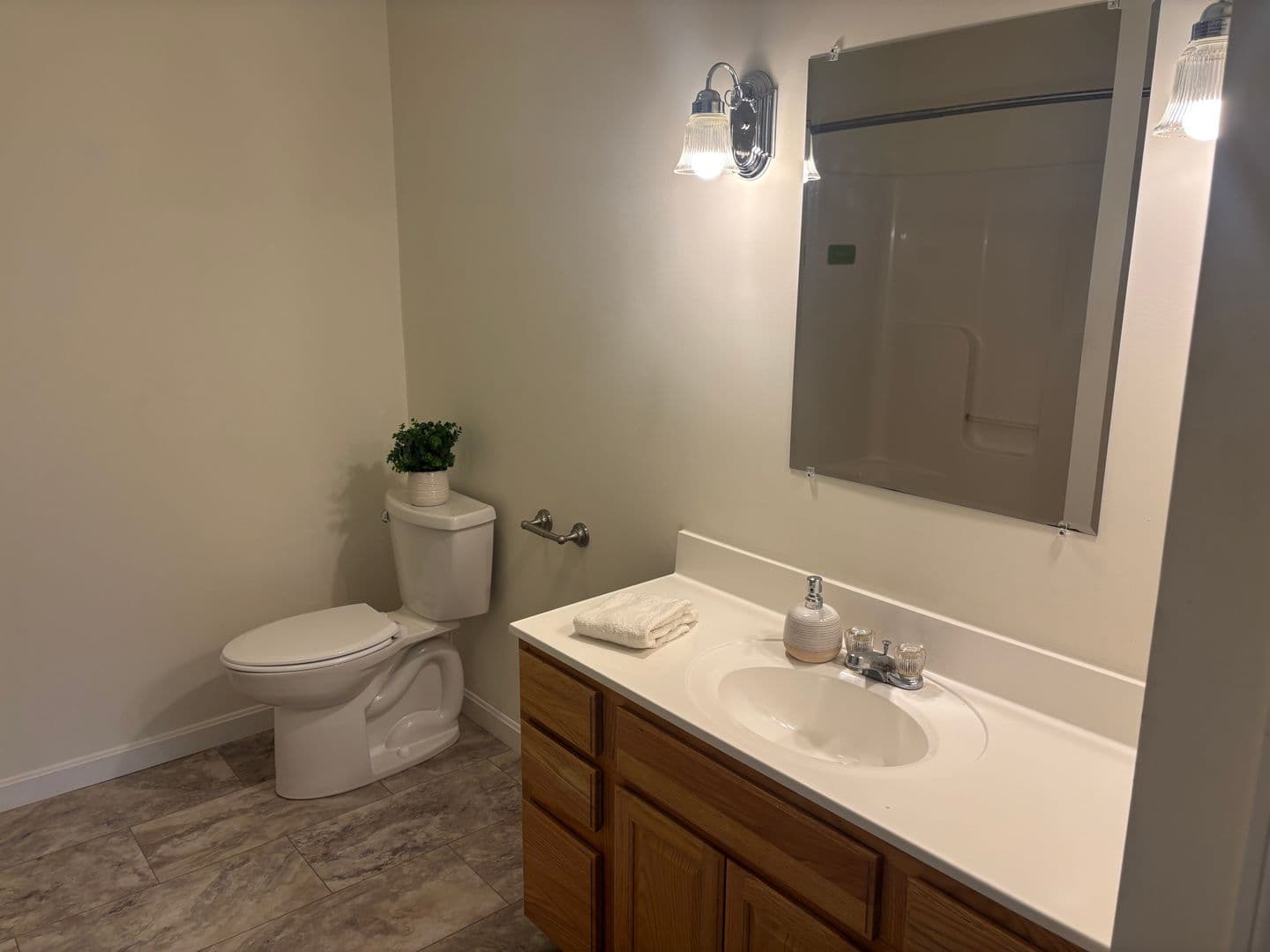 Augusta Apartment: 4 Commonwealth Drive