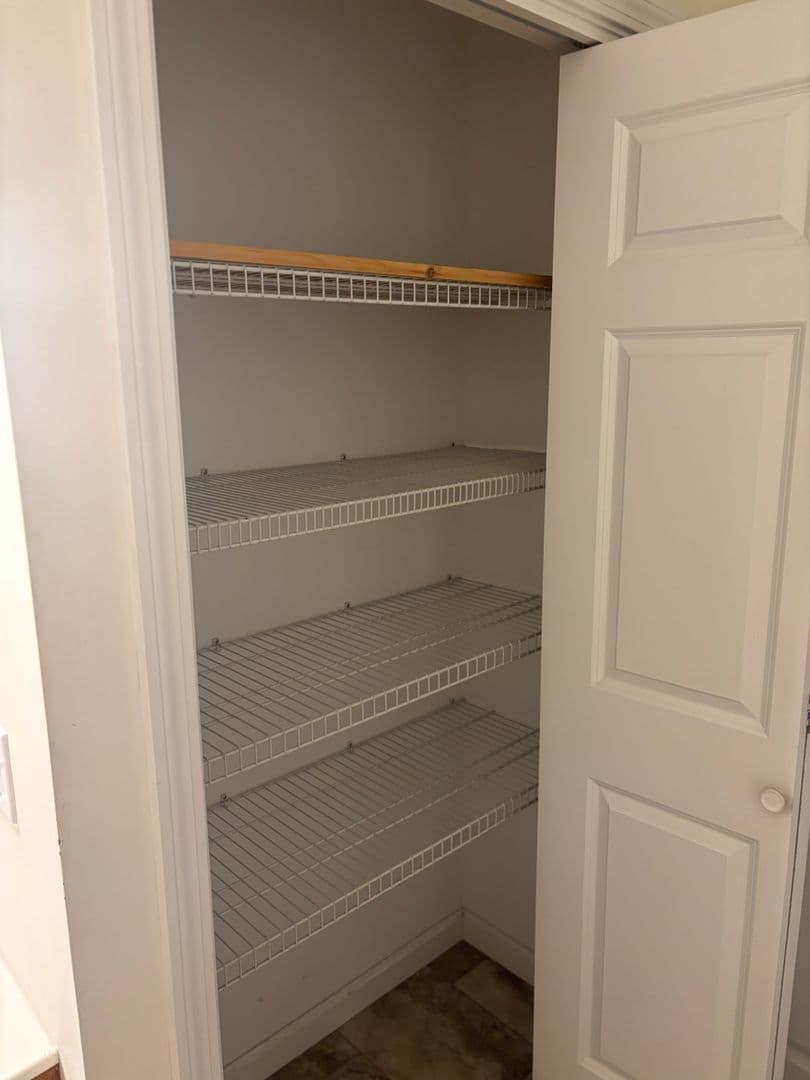 Augusta Apartment: 4 Commonwealth Drive
