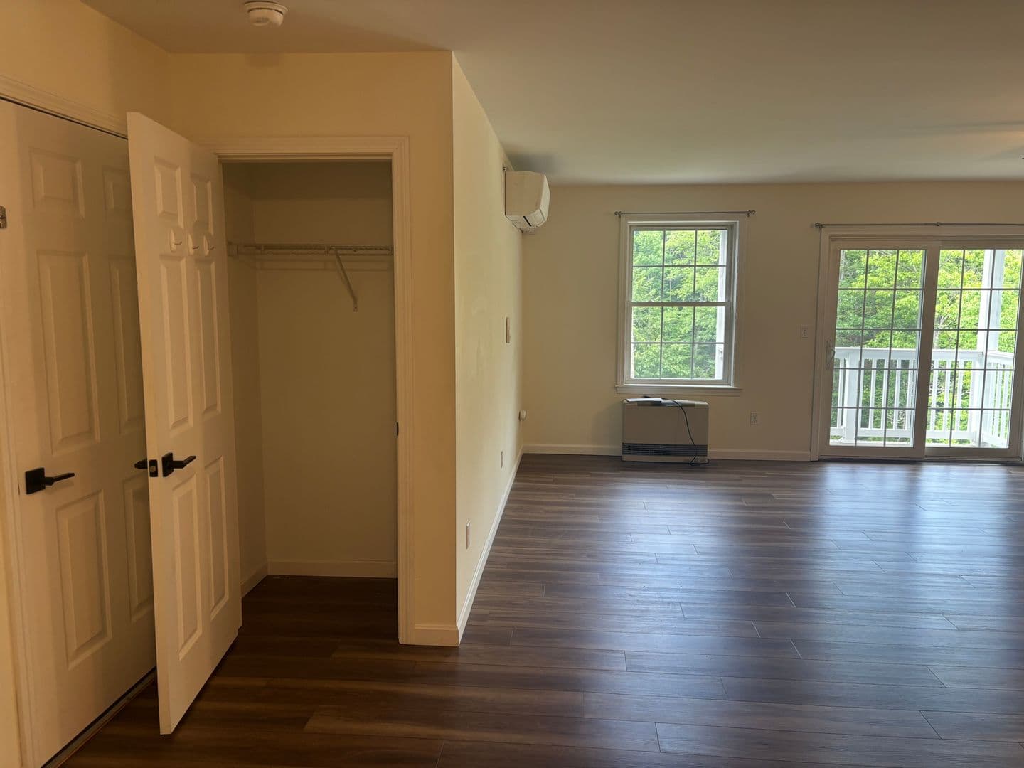 Augusta Apartment: 4 Commonwealth Drive