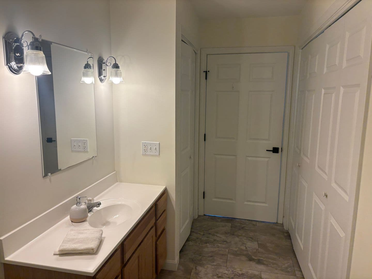 Augusta Apartment: 4 Commonwealth Drive