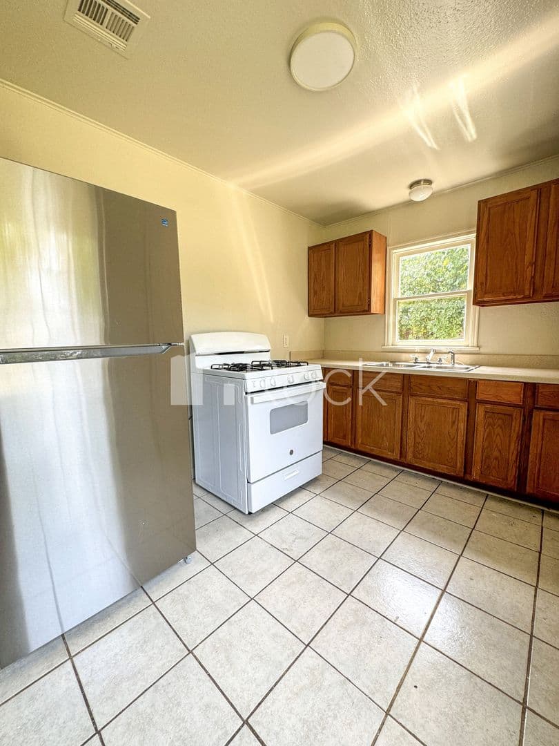 Del City House: 3725 SE 24th St.