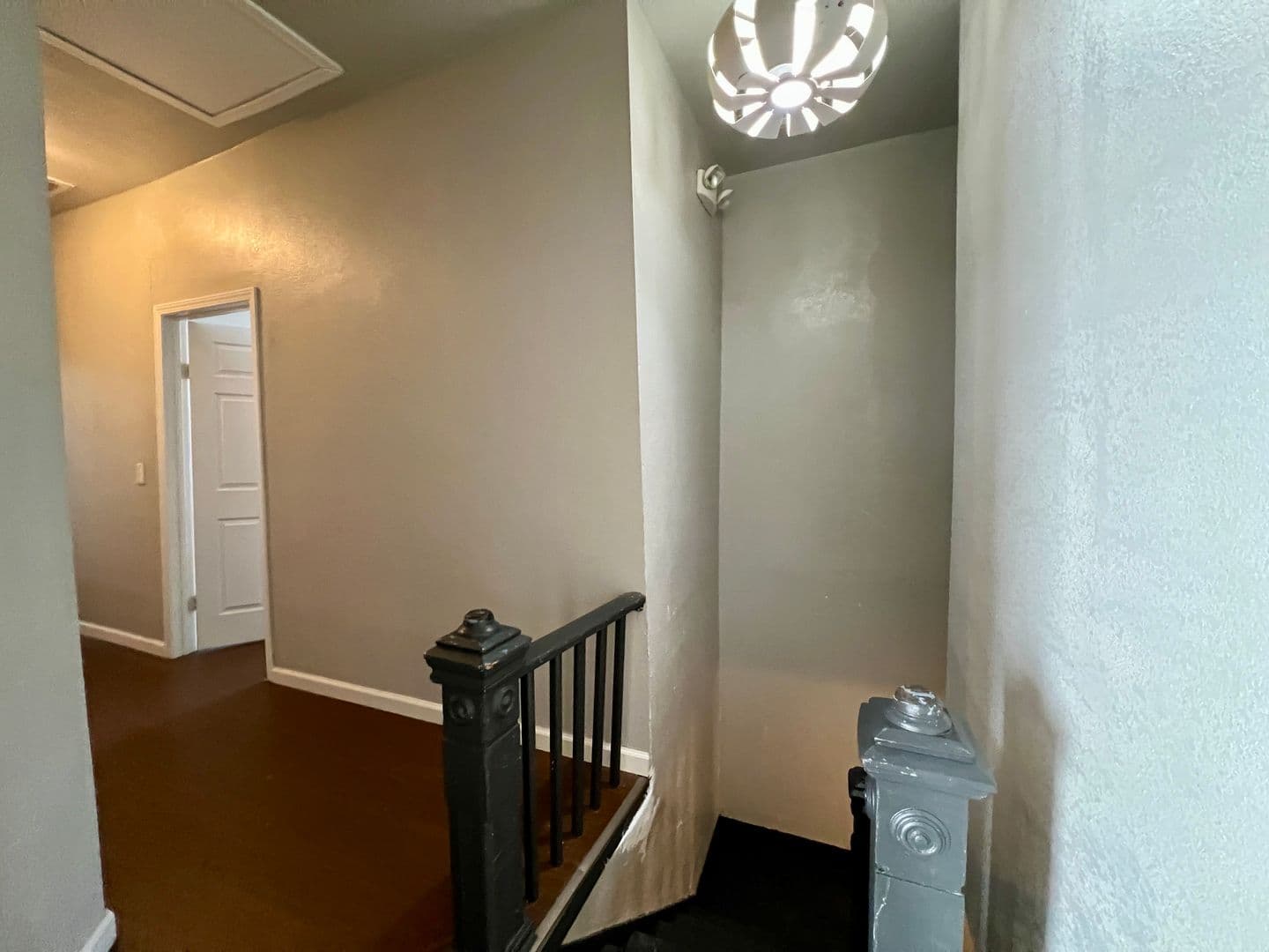 Shawnee Apartment: 328 N Philadelphia Ave