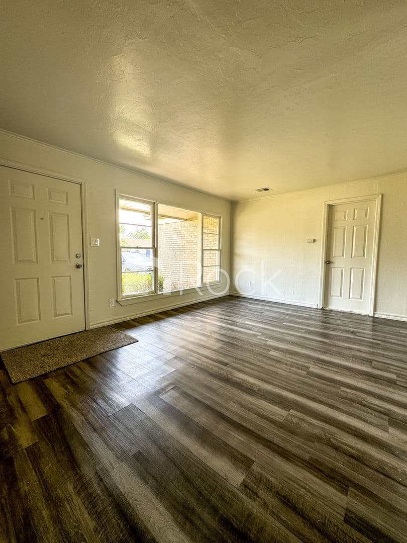 Del City House: 3725 SE 24th St.