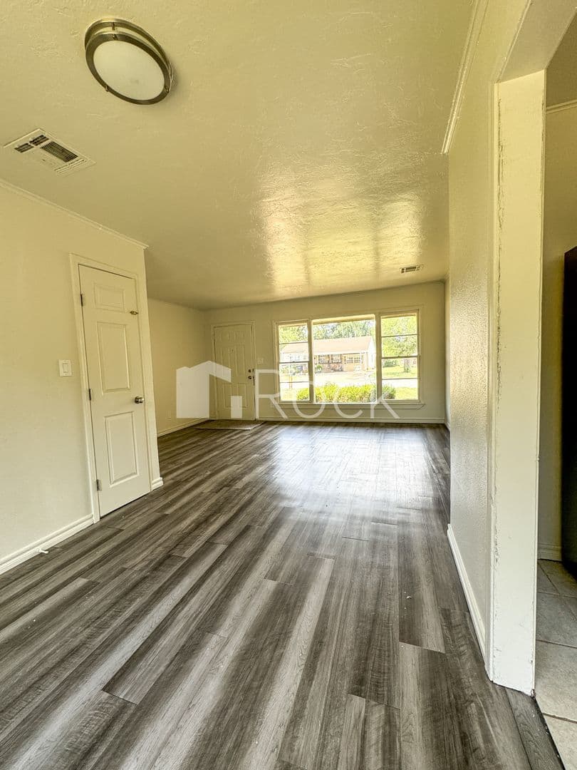 Del City House: 3725 SE 24th St.