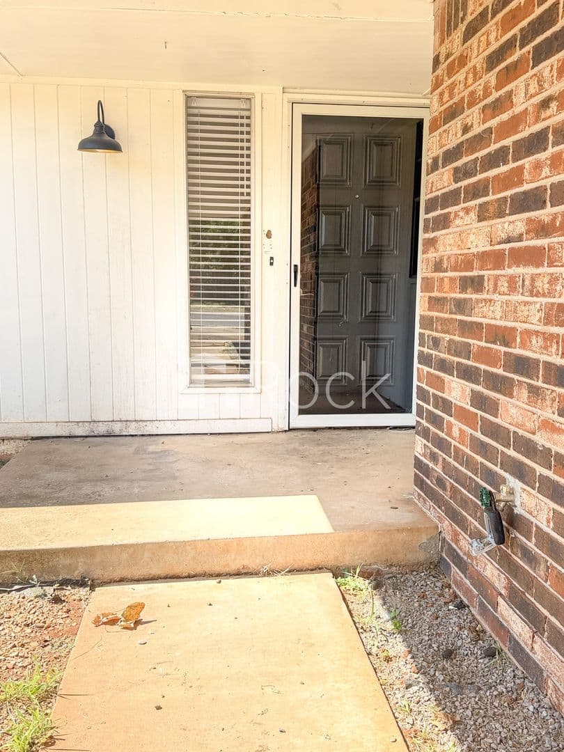 Oklahoma City Apartment: 7024 Woodlake Dr