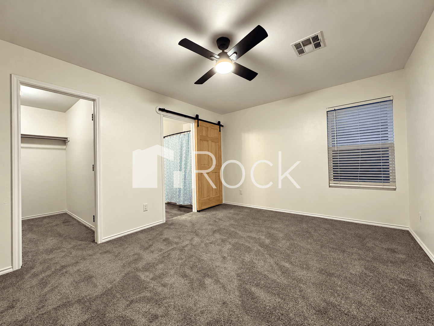 Newcastle House: 321 Karlee Ln