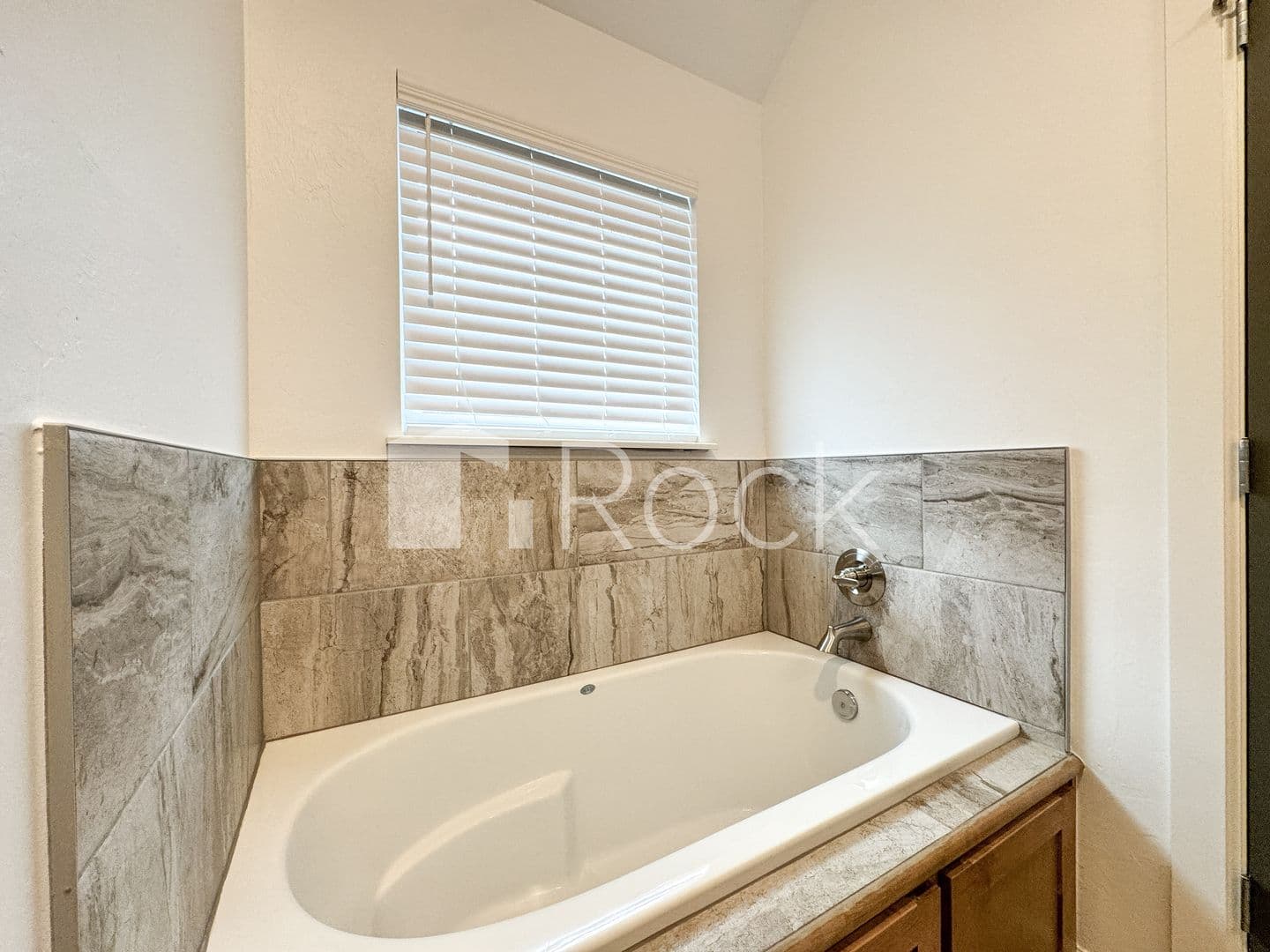 Noble House: 1113 Magnolia Drive