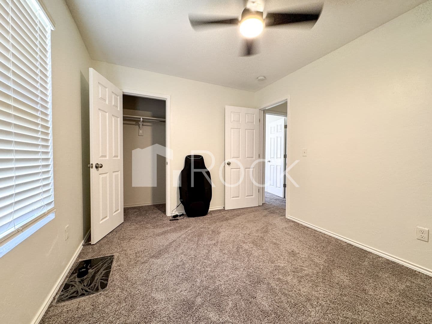Newcastle House: 321 Karlee Ln