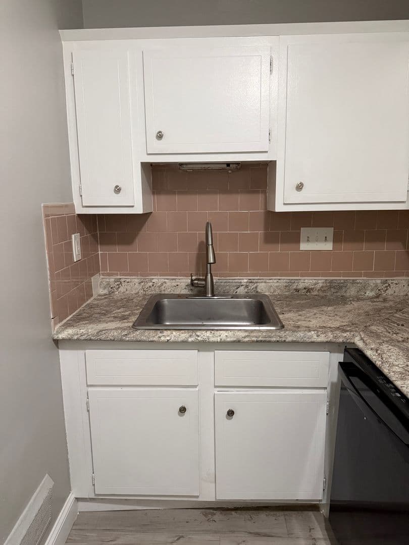 Framingham Apartment: 262 Union Avenue