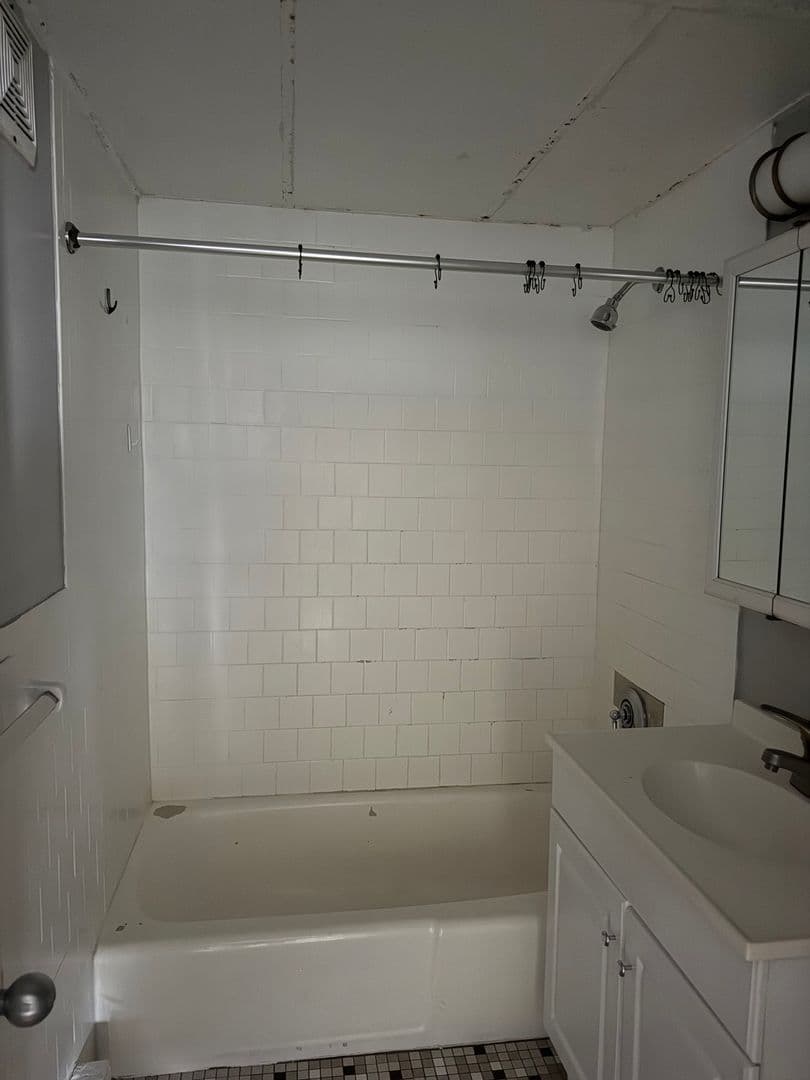 Framingham Apartment: 258 Union Avenue